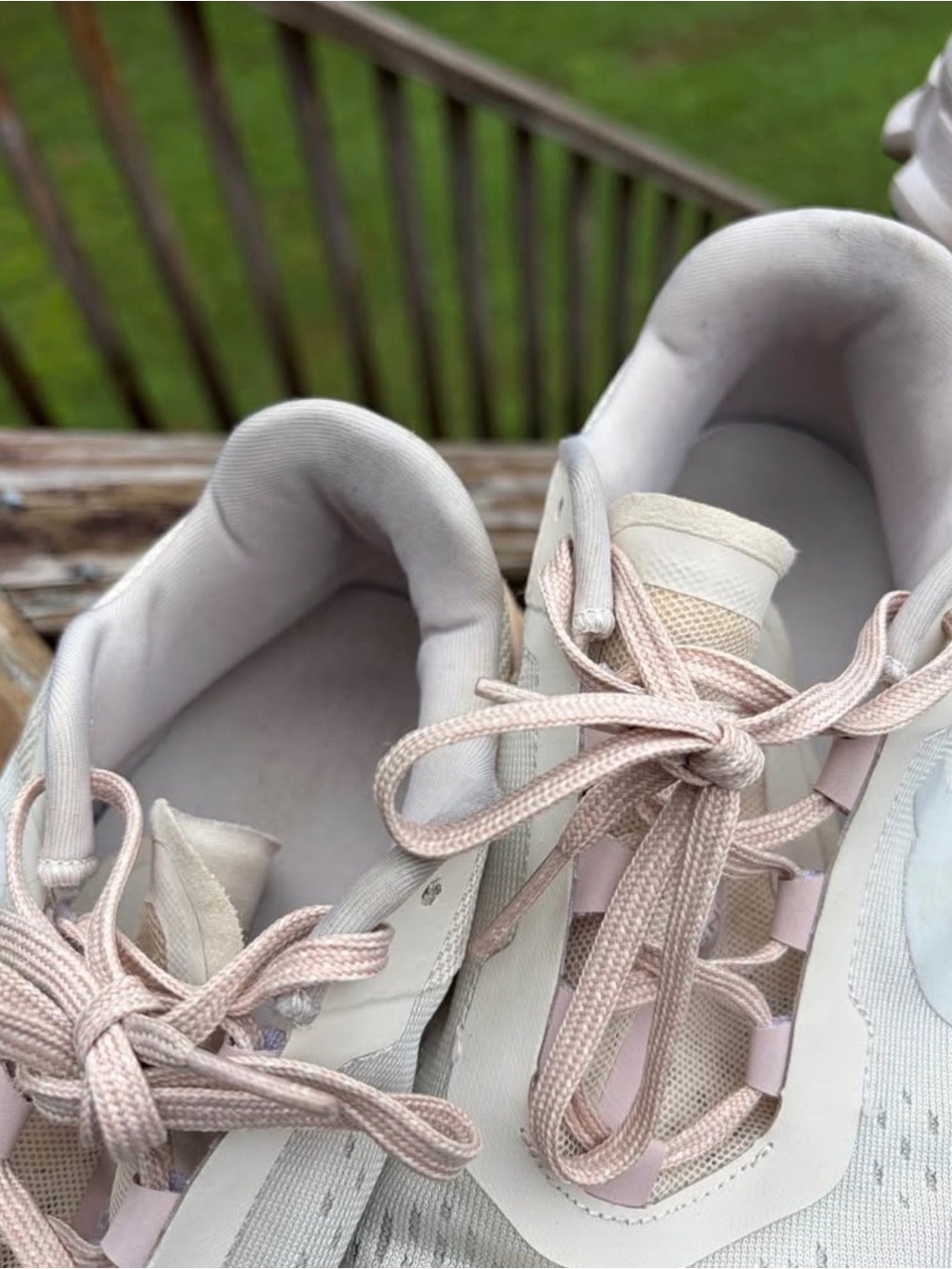 Monster clouds light pink athletic shoes - Picture 3 of 4